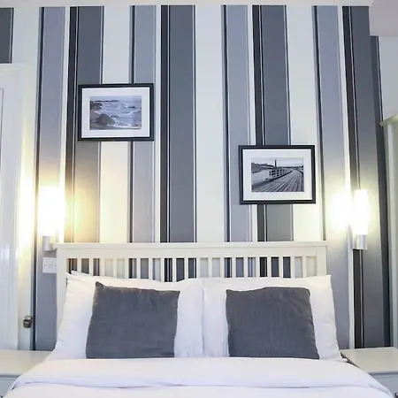 Riviera 4* ويتبي