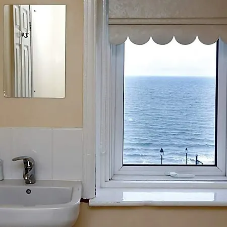 Riviera 4* ويتبي